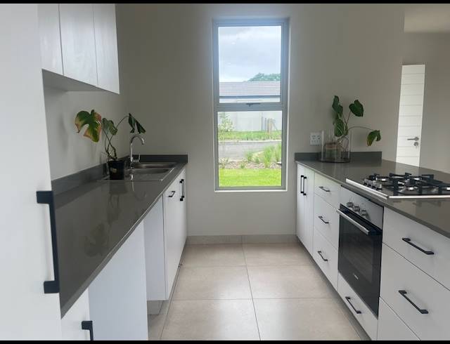 2 BEDROOM HOUSE FOR SALE IN SHEFFIELD BEACH